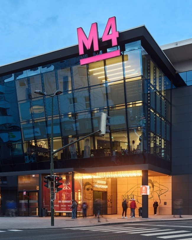M4 Aussenansicht Nachtaufnahme
